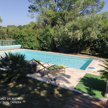 Proche Uzes Petit Gite Avec Grande Cuisine D'Ete Et Piscine Saint-Siffret 外观 照片