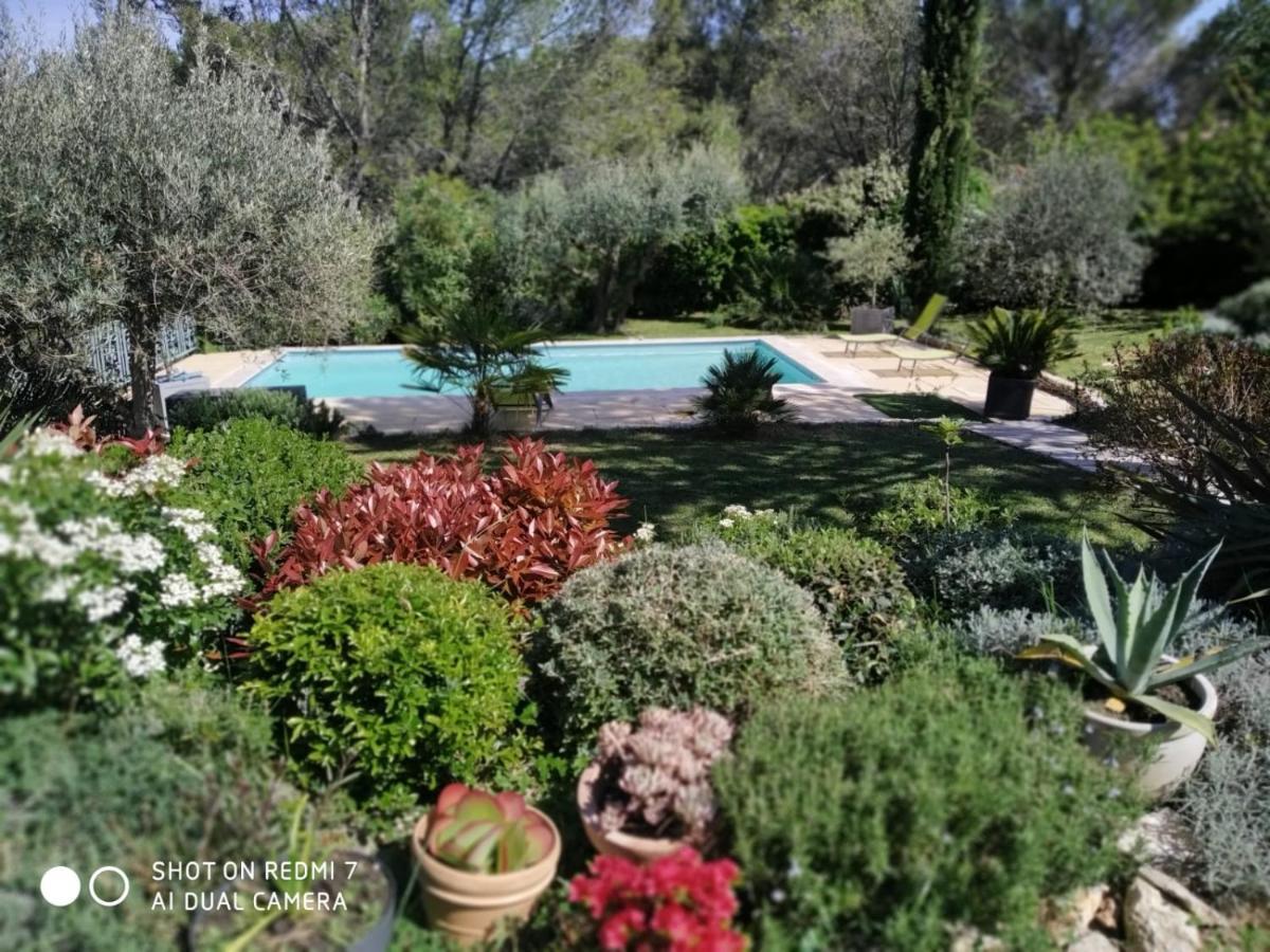 Proche Uzes Petit Gite Avec Grande Cuisine D'Ete Et Piscine Saint-Siffret 外观 照片