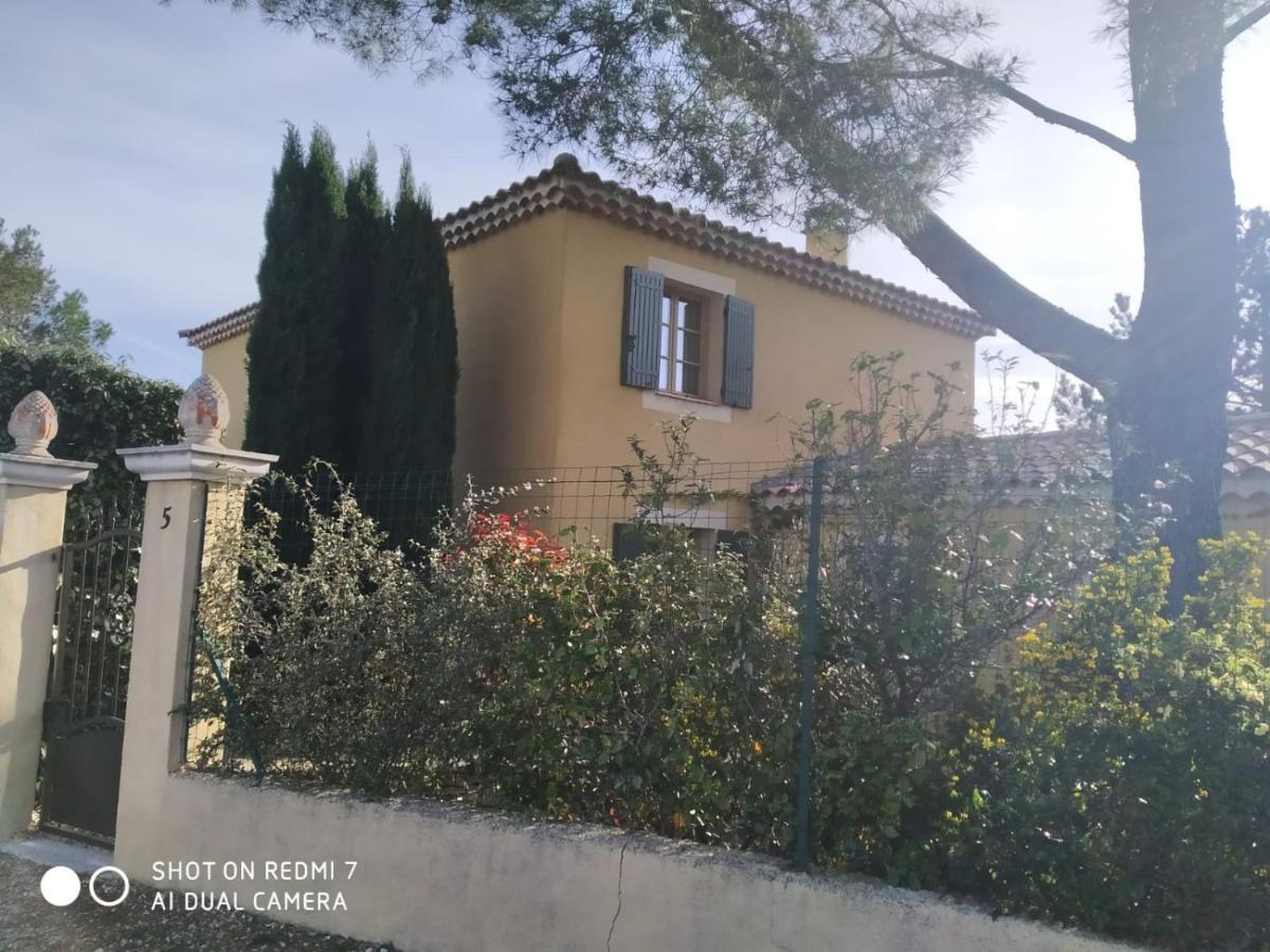 Proche Uzes Petit Gite Avec Grande Cuisine D'Ete Et Piscine Saint-Siffret 外观 照片